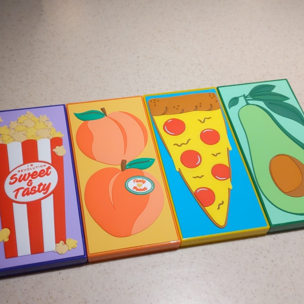 I <3 Revolution Palette Bundle!